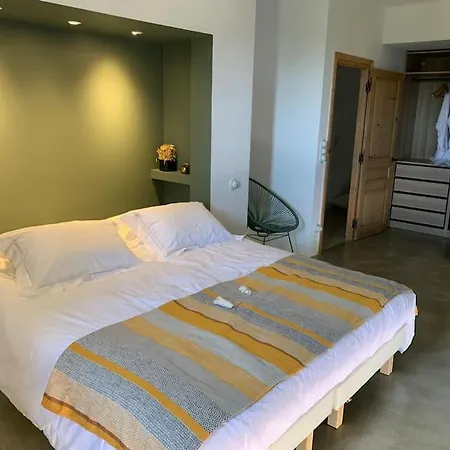 Falcone Marinu ***** * Kamiesch