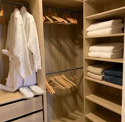 Falcone Marinu ***** Vila *