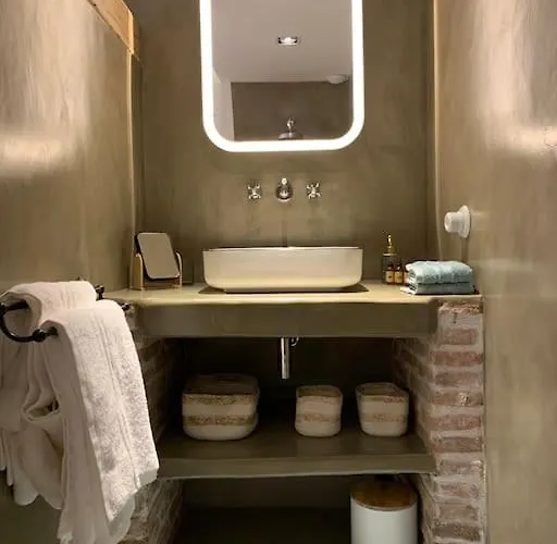 Vila Falcone Marinu ***** *